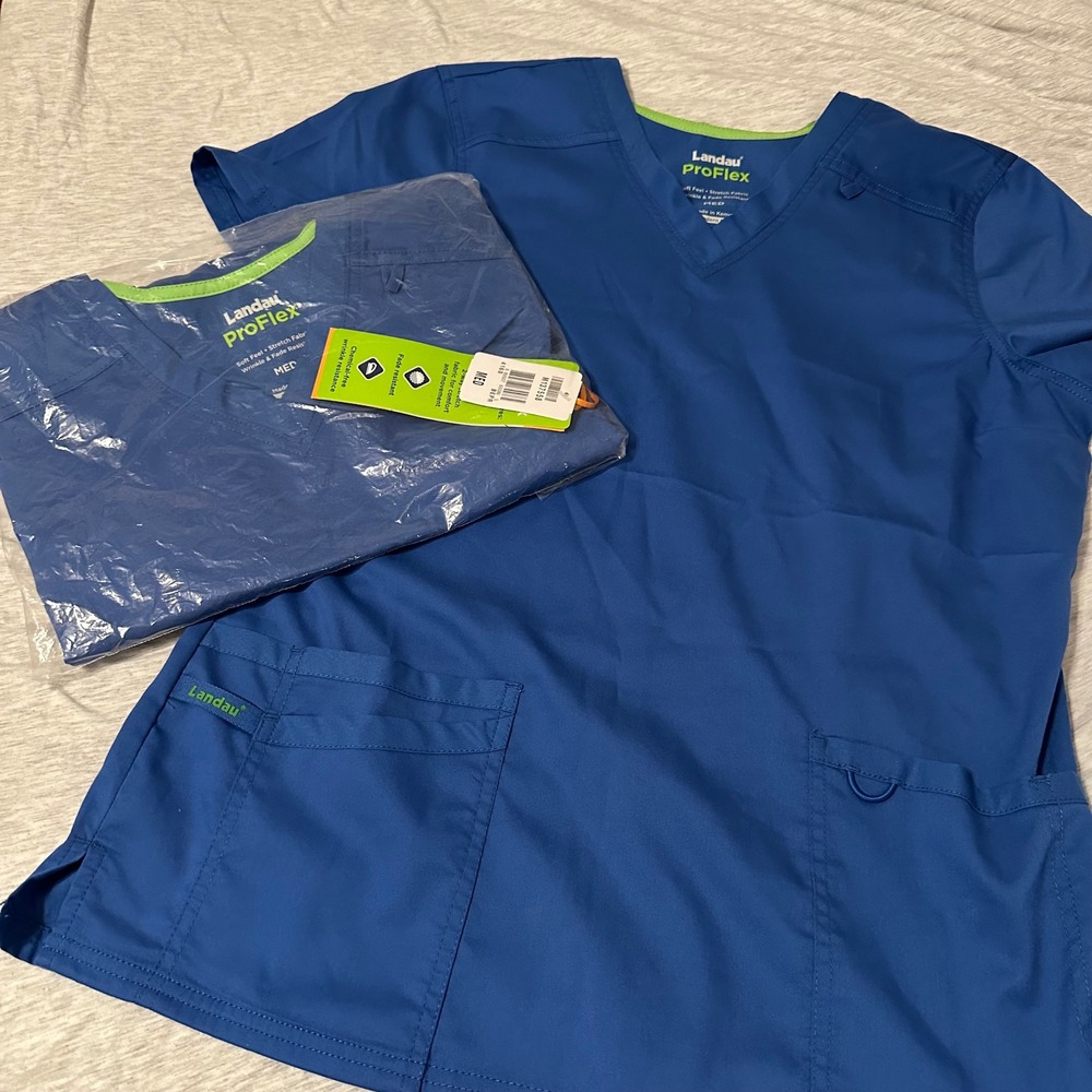 Landau ProFlex Scrub Top Women Medium Blue New 2-Way Stretch V-Neck 4160